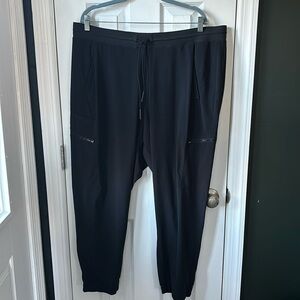 Athleta venture plant black size 20